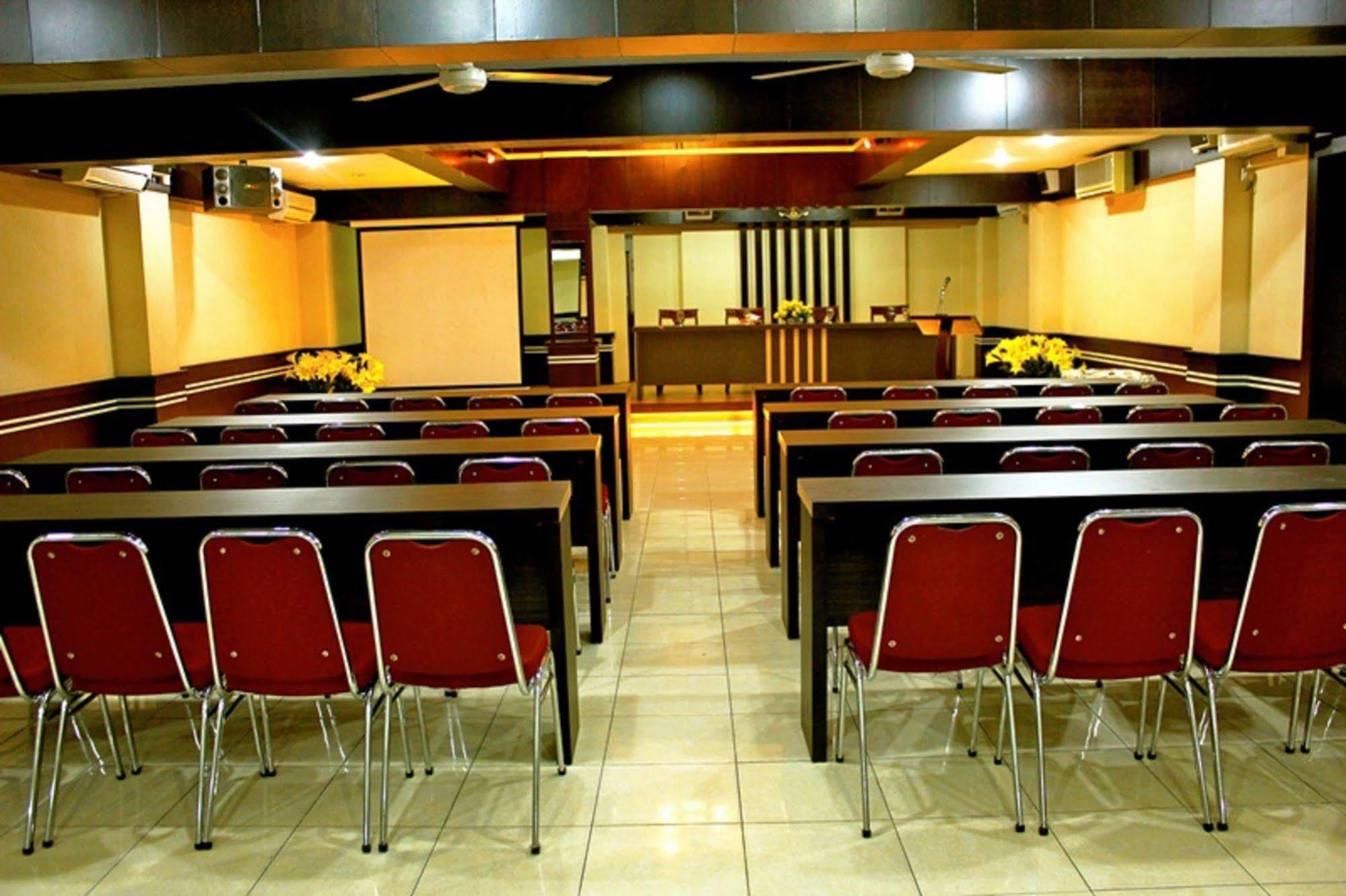Oyo 2487 Sampurna Jaya Hotel Tanjung Pinang Exterior photo